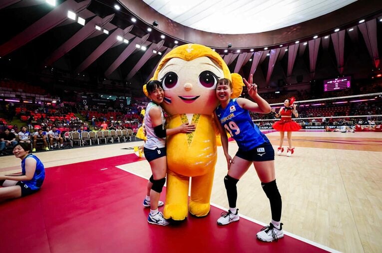 小島満菜美、岩澤実育（2025年世界選手権・セルビア戦）©︎Volleyball World