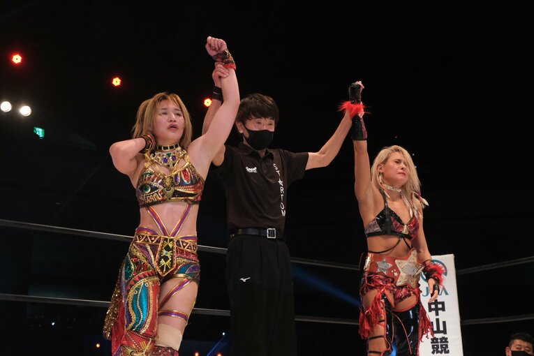 タイトルマッチは“朱里との作品”だった…新王者・ジュリアはスターダムをどう“引っかき回す”のか？ 異例のアピール「全員覚悟しとけよ！」(63)