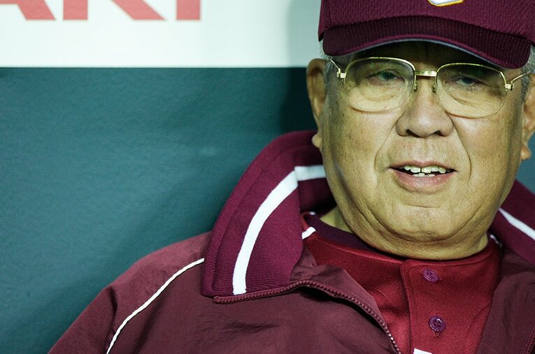 交友歴48年に及ぶエモやんが“ノムさんへの複雑な感情”をありのまま解き放つ ／ photograph by BUNGEISHUNJU