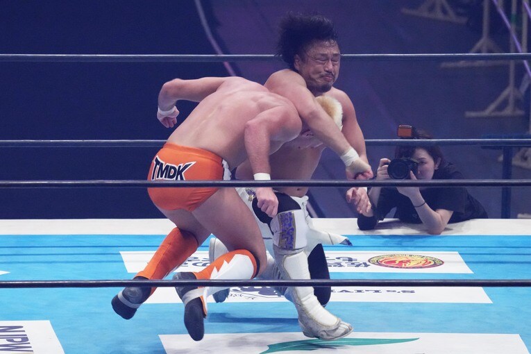 ザック・セイバーJr.に容赦ないGTRをぶちかます後藤洋央紀　©Essei Hara