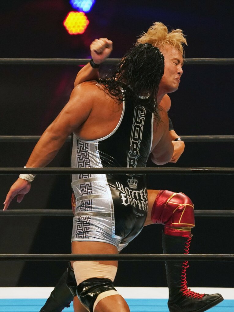 タフなジェフ・コブを仕留めたフィニッシュのレインメーカー