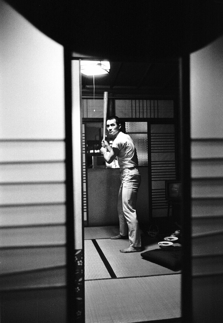 遠征中の旅館にて　©BUNGEISHUNJU