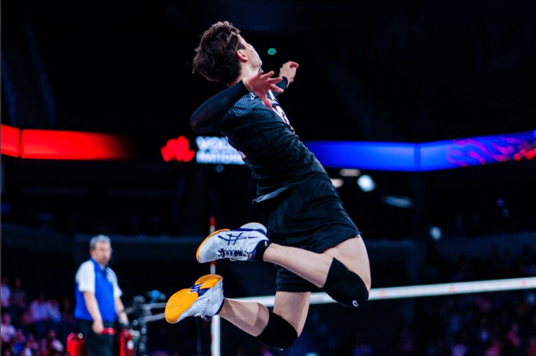 高橋藍（NVLブラジル戦）　©︎FIVB