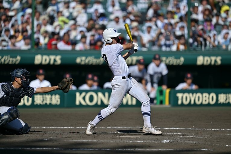 準々決勝、横浜戦。10回裏、代打で甲子園初打席に立った丹羽駿太（1年）　©Hideki Sugiyama