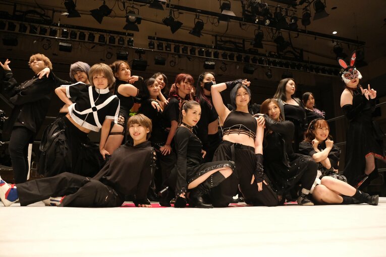 「闘うグラドル」もデビュー、アクトレスガールズの“華がスゴい”新人たちの裏で…エース・青野未来が泣いた理由「まったく追いつけていない」(22)