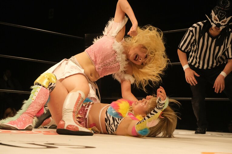 “闘うバービー人形”の急成長…見た目は派手でも練習熱心、Chi Chiをベテラン選手も絶賛「いきなり髪の毛掴んできたからね（笑）」(15)