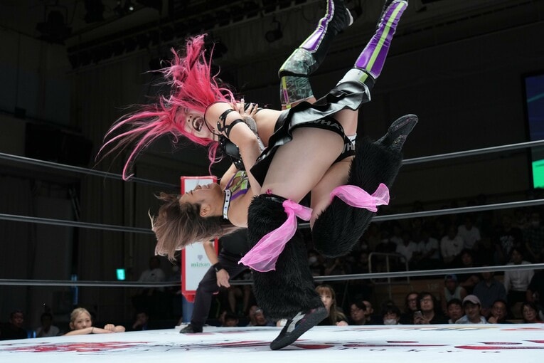 AZMを投げる吏南　©Essei Hara