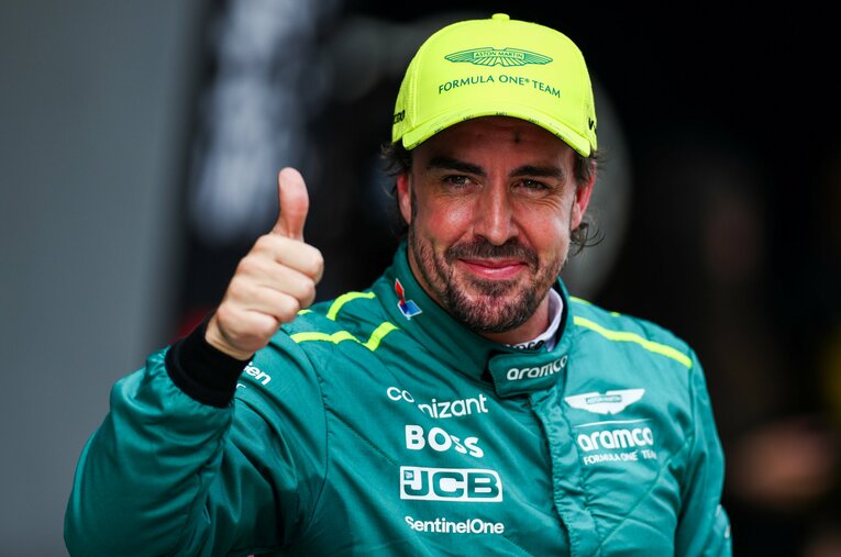 2026年までの契約延長を発表したアロンソ。05年、06年のチャンピオンも7月で43歳の現役最年長ドライバーとなった ／ photograph by Getty Images