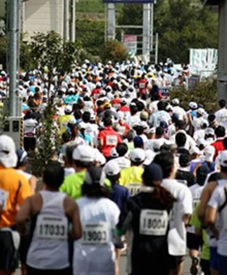 各地のマラソン大会でもトマトが給食物として提供されるケースが増えていて、「水っ腹になりにくい」「適度に酸味があって、気分転換になる」など、ランナーからも好評のようだ。 