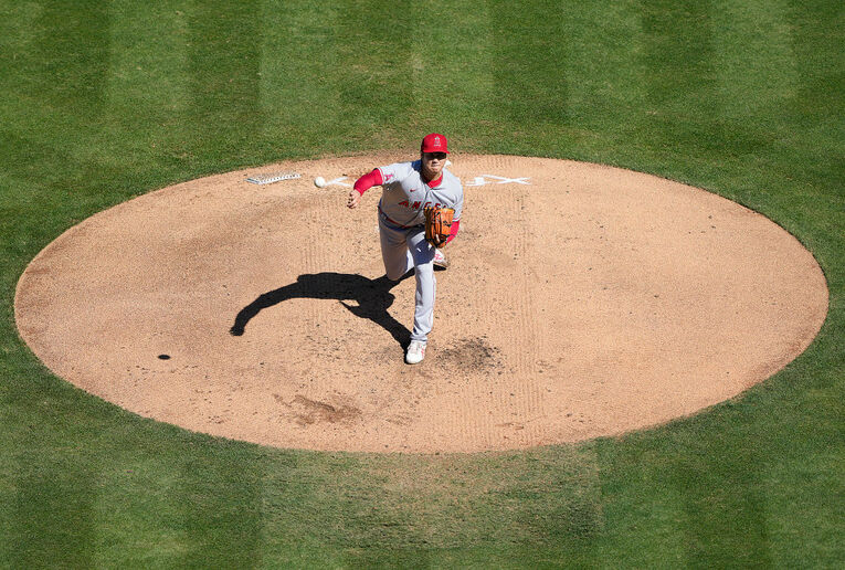 アスレチックス戦で規定投球回数に到達した大谷（※写真をクリック、スワイプすると「大谷翔平2018～2022大活躍＆メジャー交遊録」をご覧になれます）　©Getty Images