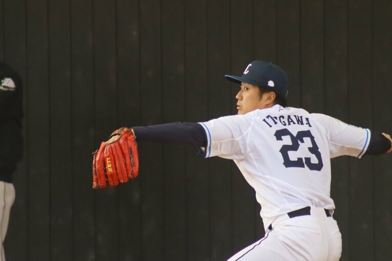 糸川の投球練習　©Kou Hiroo