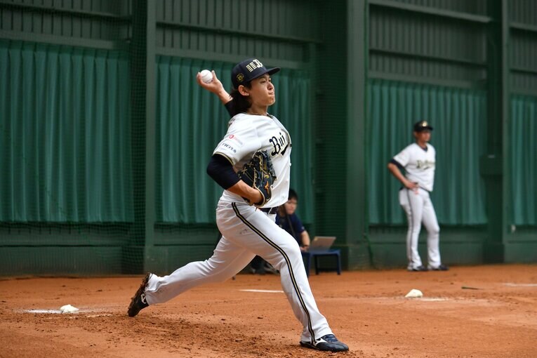 投球練習する宮城　©︎Hideki Sugiyama