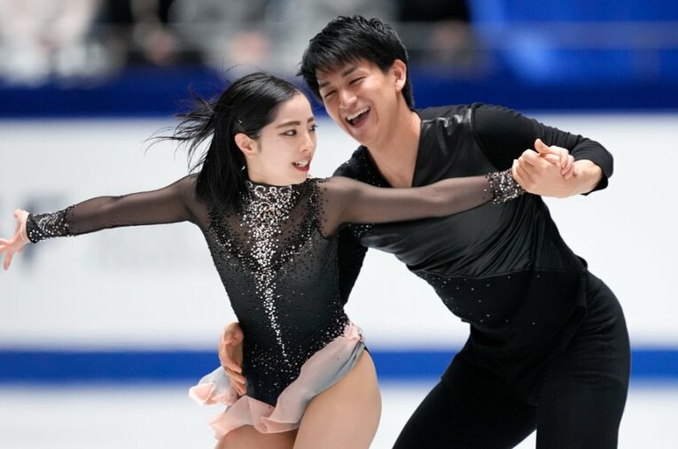 時折笑顔を浮かべながら、伸びやかな演技を披露した三浦＆木原ペア ／ photograph by Asami Enomoto