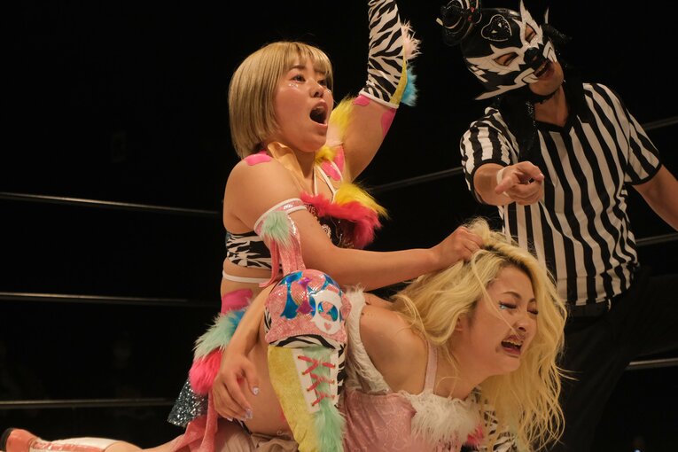 “闘うバービー人形”の急成長…見た目は派手でも練習熱心、Chi Chiをベテラン選手も絶賛「いきなり髪の毛掴んできたからね（笑）」(13)