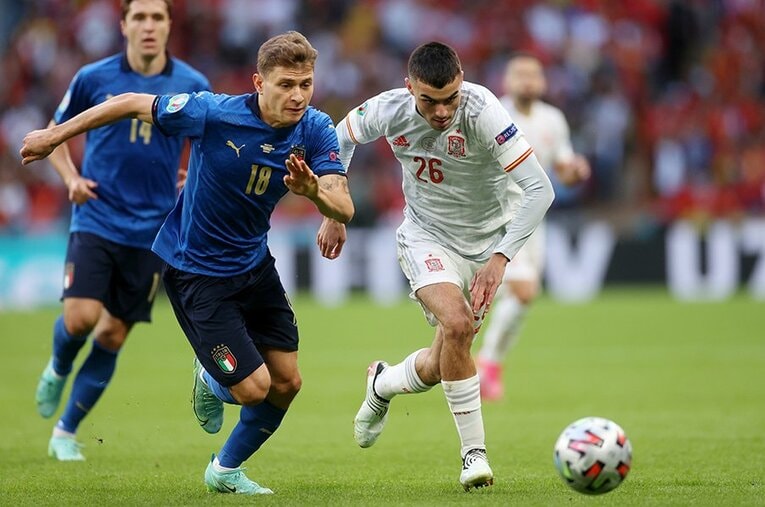 イタリアの優勝で幕を閉じたEURO。ペドリらのプレーを含めて日本と欧州の違いが見える4週間でもあった ／ photograph by REUTERS/AFLO