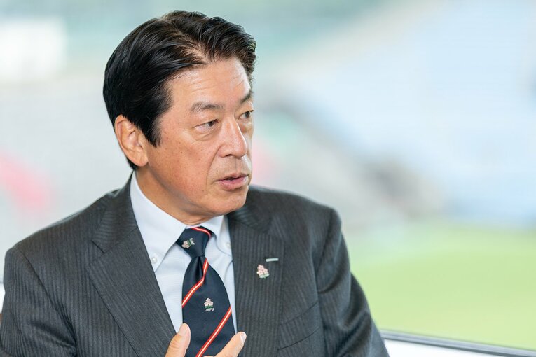 さまざまなスポーツを経験した上で、最後にラグビーを選んでもらいたいと語るJRFU土田会長