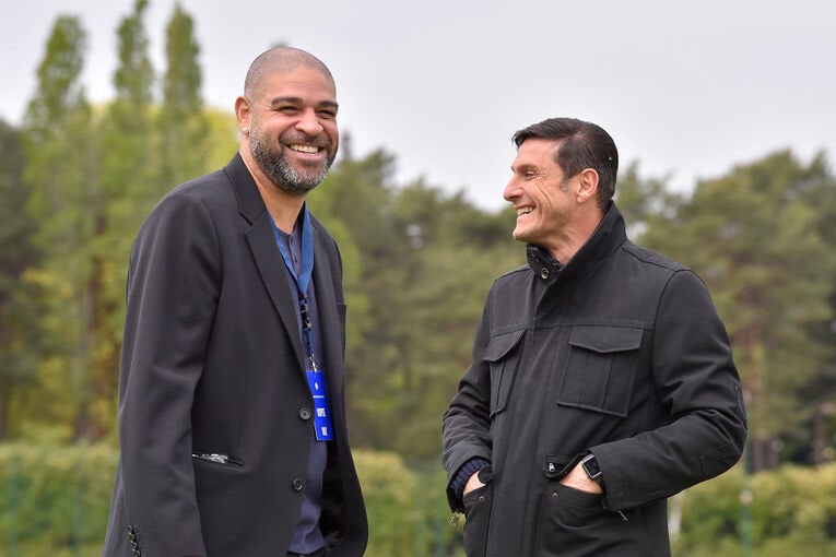 22年4月、インテルの練習場を訪れ、サネッティと笑顔　©Getty Images