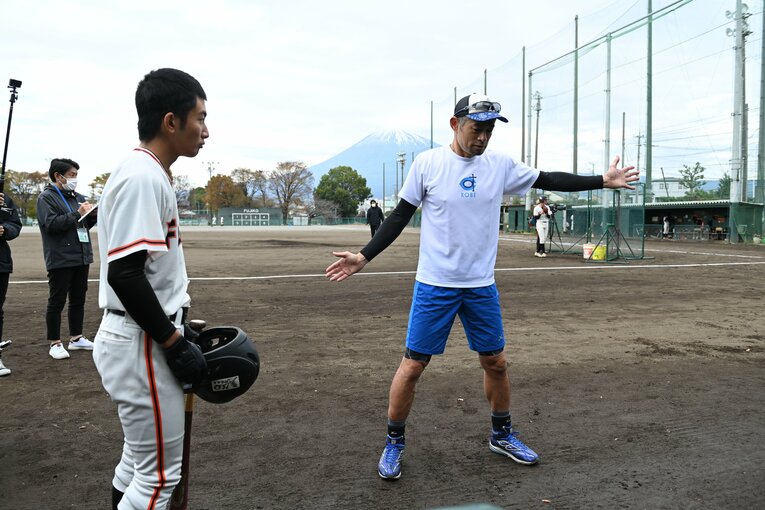 富士高校野球部を指導したイチロー　©Naoya Sanuki