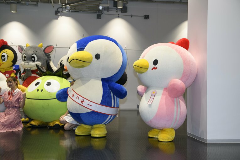 ペンギン兄妹のチッキー（左）とクラちゃん　©︎Hirofumi Kamaya