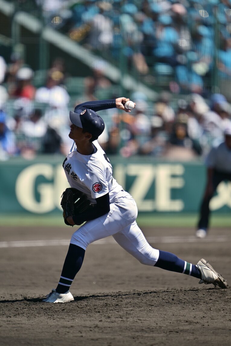 沖縄尚学・新垣有絃の投球フォーム（4枚目／全8枚） ©Hideki Sugiyama