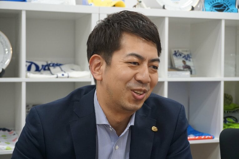 高校時代を振り返る奥村さん　©︎Shimei Kurita