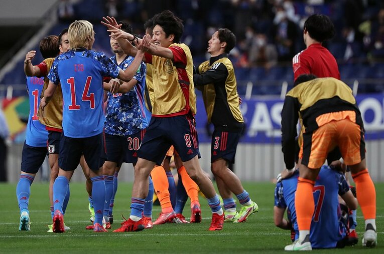 オーストラリア戦ではベンチからチームを鼓舞した　©Shunpei Ishii/JMPA