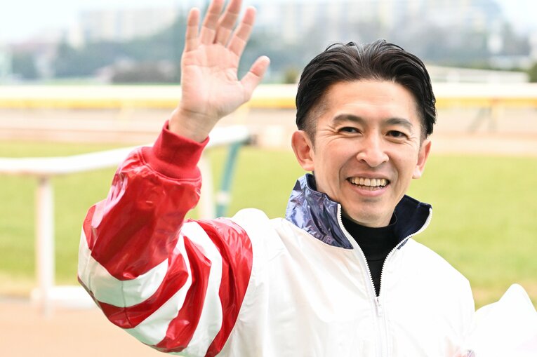 2月の国内最終騎乗を終え、セレモニーにて　©Keiji Ishikawa