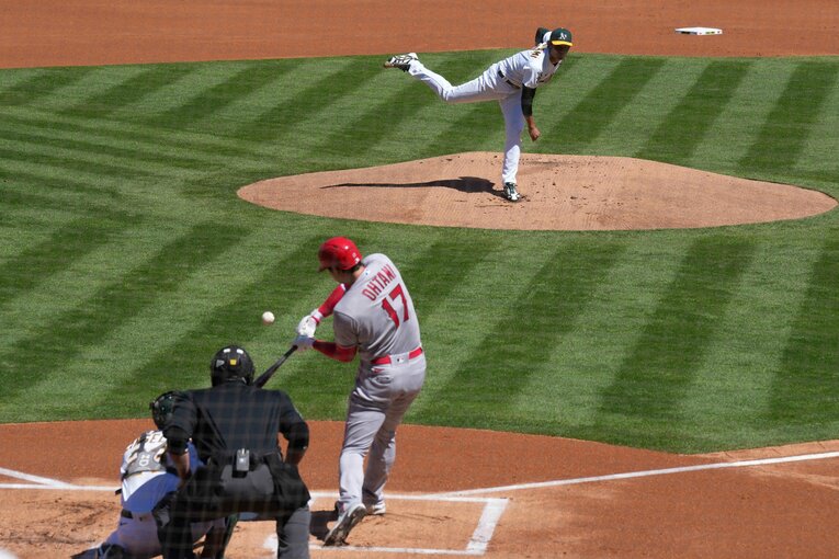 メジャーの舞台で対戦した大谷と藤浪　©USA Today/REUTERS/AFLO