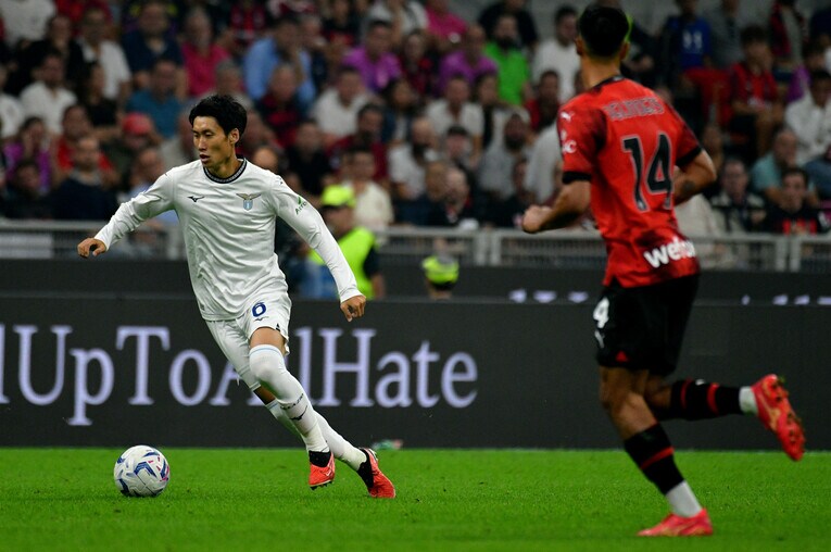 ミラン戦での鎌田　©Getty Images