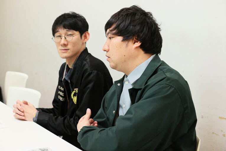 ネタ作り担当の堂前（奥）は「230円の肉うどんはさすがにないですね」