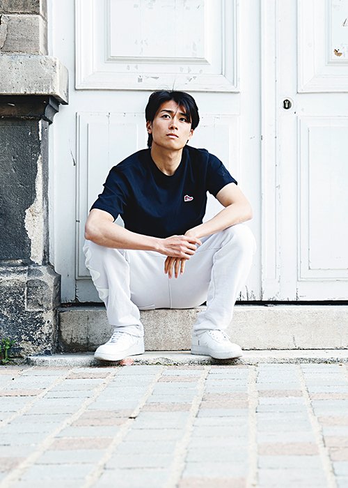 フランスで取材に応じた中村敬斗