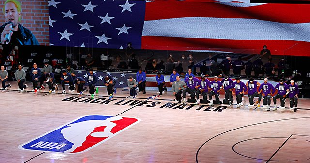 リーグ再開のNBA、試合激減のMLB、感染爆発の大学アメフト…米国スポーツで“明暗が分かれた”理由