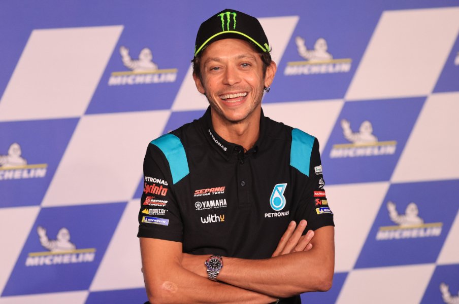 <42歳の引退表明>最高峰クラス通算115勝 WGPの常識を変えた天才、バレンティーノ・ロッシが下した「正しい決断」とは<Number Web> photograph by Satoshi Endo