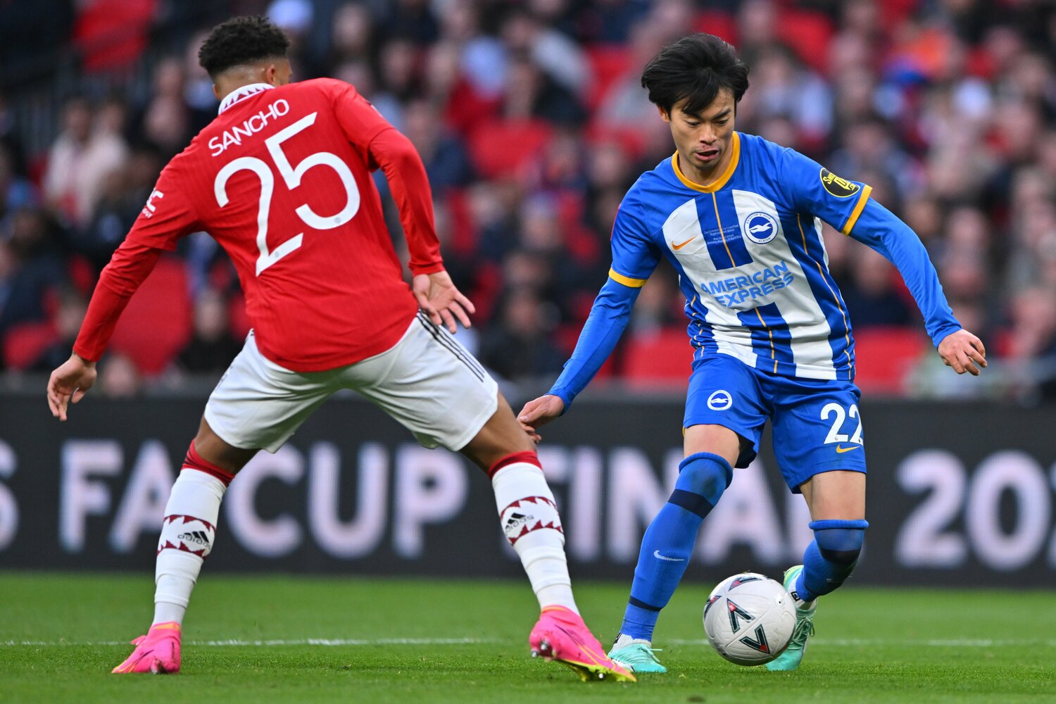 三笘薫（ブライトン）も山田新と同じく川崎Fのアカデミーから大学を経由してプロ入りした　©Getty Images