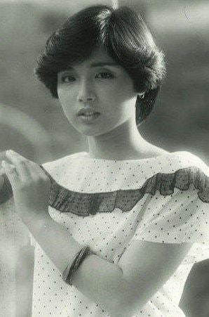 アイドル歌手時代。1977年にデビューし、85年の結婚とともに引退　©BUNGEISHUNJU