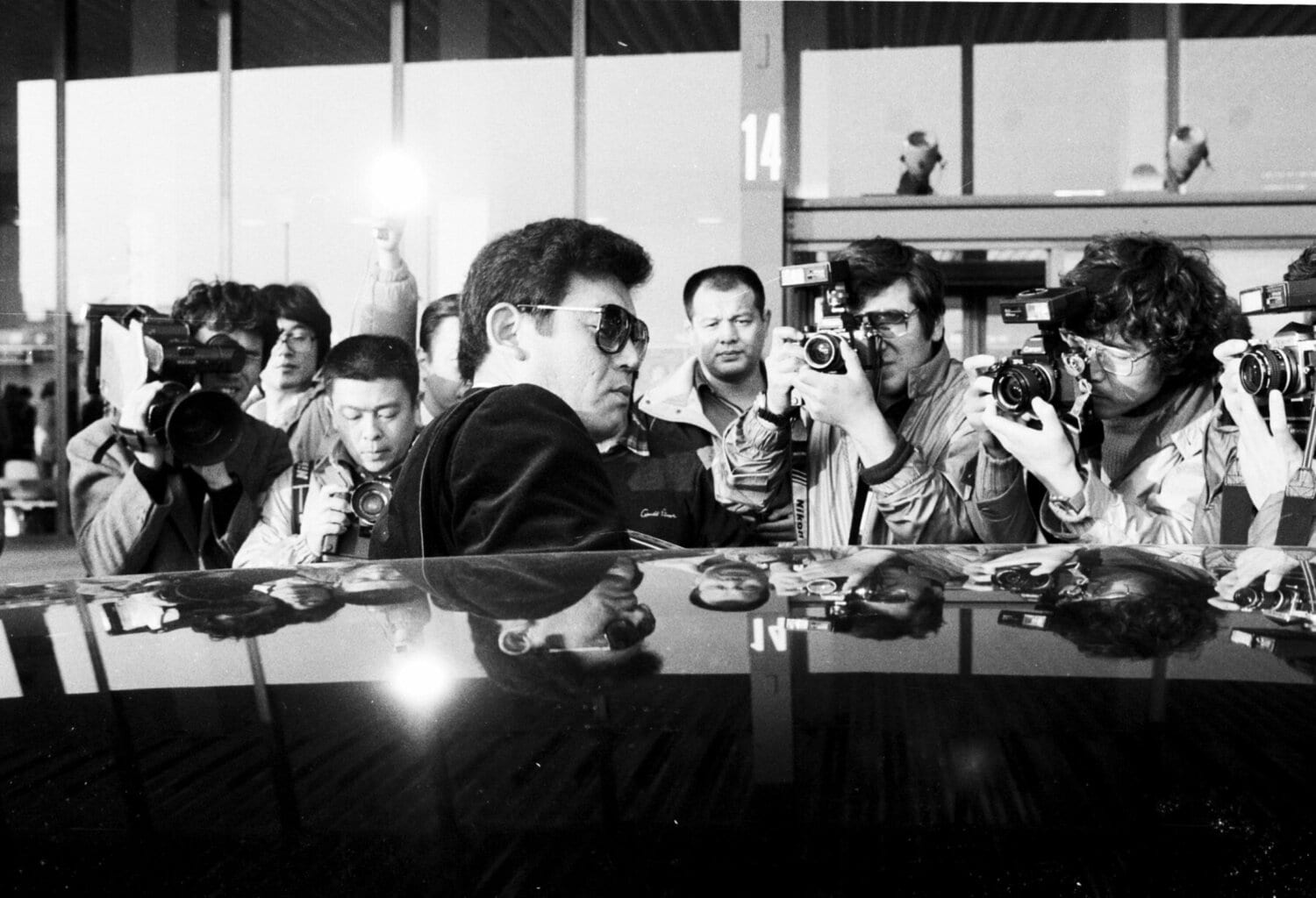 1983年オフ、“江夏争奪戦”が勃発。マスコミに追われる江夏　©Sankei Shimbun