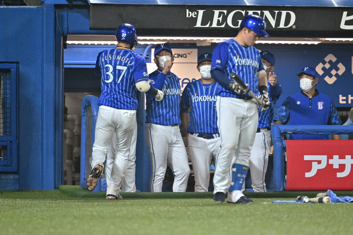 2022年6月6日に「左小脳梗塞」の診断を受け、28日に戦列復帰した石井琢朗(一番右) ©Hideki Sugiyama