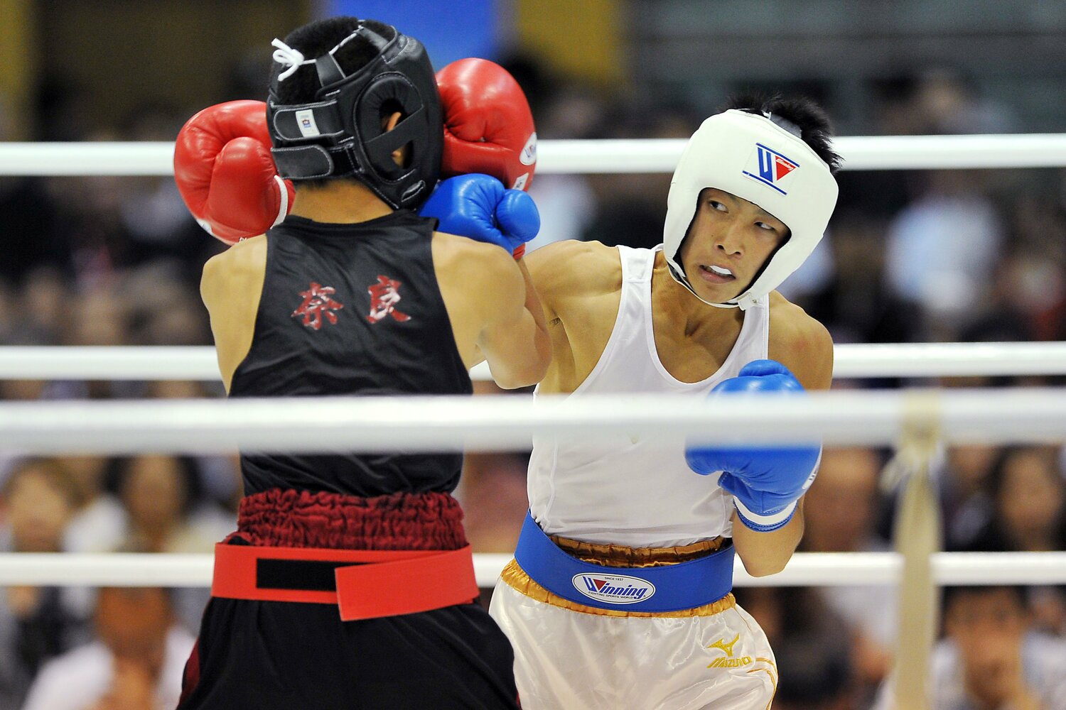 写真は2010年の沖縄総体。高校2年時の井上（当時17歳）　©AFLO