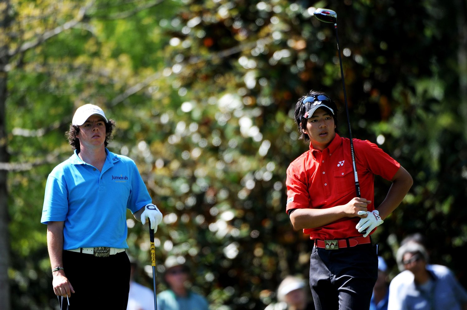 ともにマスターズ初出場となったロリー・マキロイとプレーする石川遼(2009年)©︎Getty Images