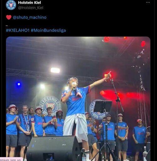 昇格パーティーでの町野　※キールの「X」より