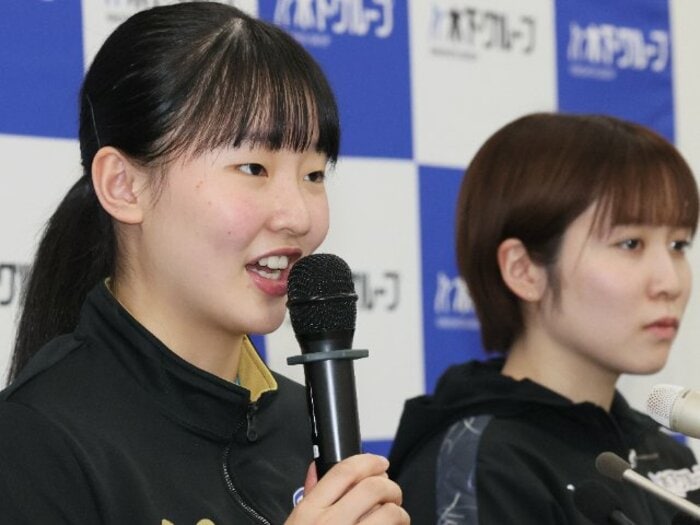 張本美和と伊藤美誠の「明暗」はなぜ分かれた？ 女子卓球“最後の1枠”争いはこうして決着した…明らかになった「選考レースの問題点」＜Number Web＞ photograph by JIJI PRESS