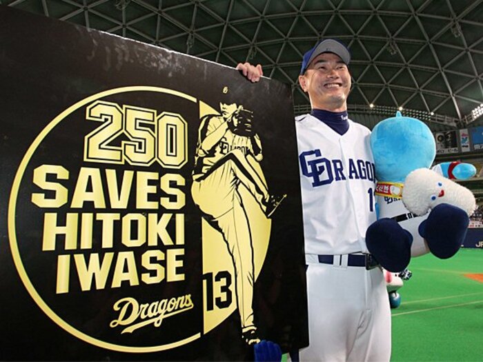 周囲を幸せにし続ける男、岩瀬仁紀の次なる夢。～新生「名球会」入り第1号～＜Number Web＞ photograph by NIKKAN SPORTS