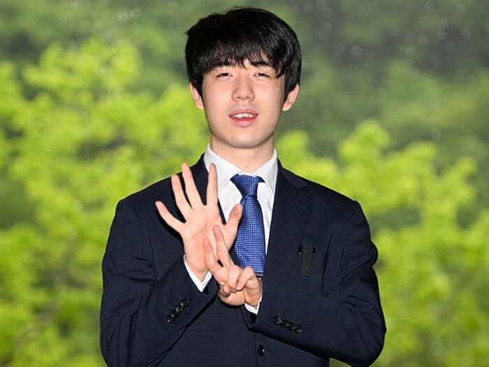 藤井聡太21歳“36分の一手”は「コンピューター思考終了まで1時間以上かけても、最善手」高見泰地七段が驚く「冴えに冴えた藤井将棋」とは<Number Web> photograph by Keiji Ishikawa