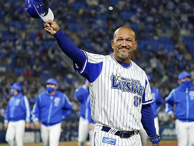 アレックスラミレス選手 記念写真 スワローズ｜スポーツ