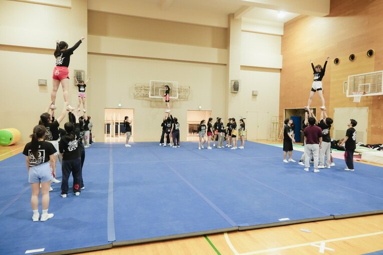 現在の東外大チアリーディング部の練習風景。部員は80人を超えるという　©Wataru Sato