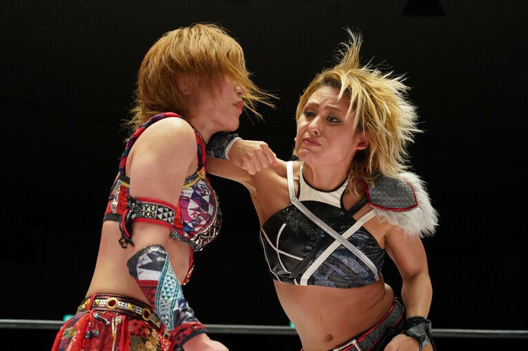 「あんなにいい人いないよ。ただ…」引退の危機を乗り越えたジュリアが語るスターダム王者・朱里への“ジェラシー”《特別グラビア》(33)