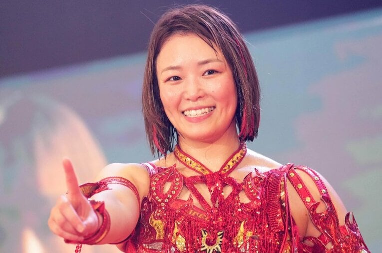 15周年記念試合を終えて笑顔を見せるSareeeは「太陽のようにプロレス界を照らしていく」と宣言した。3月22日、横浜武道館 ／ photograph by Essei Hara