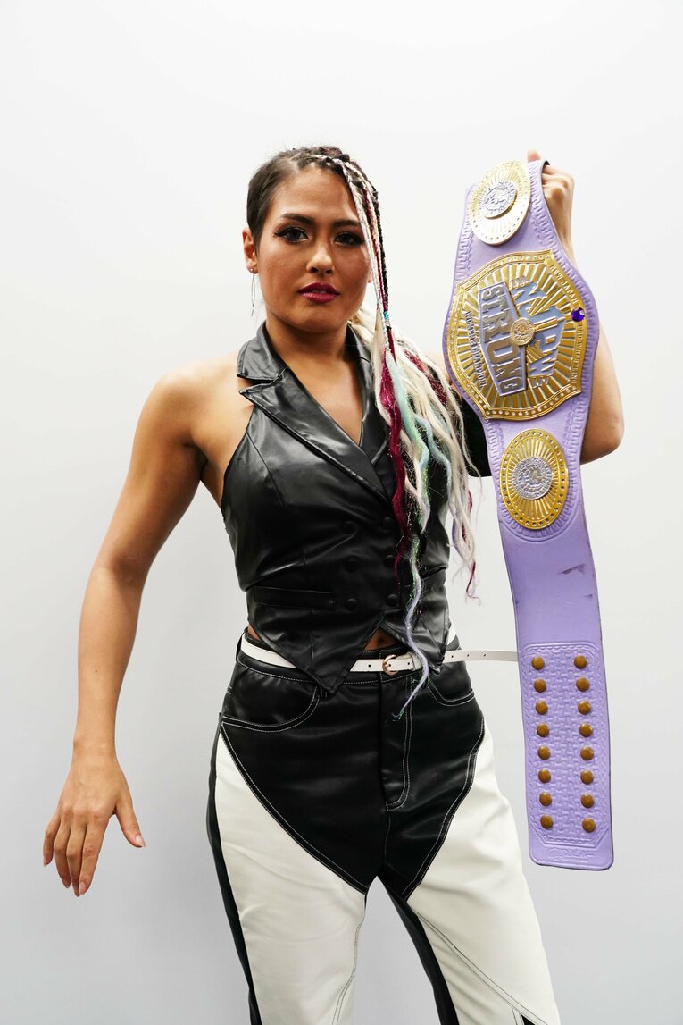 この先にジュリアは何を見ているのだろうか　©Essei Hara