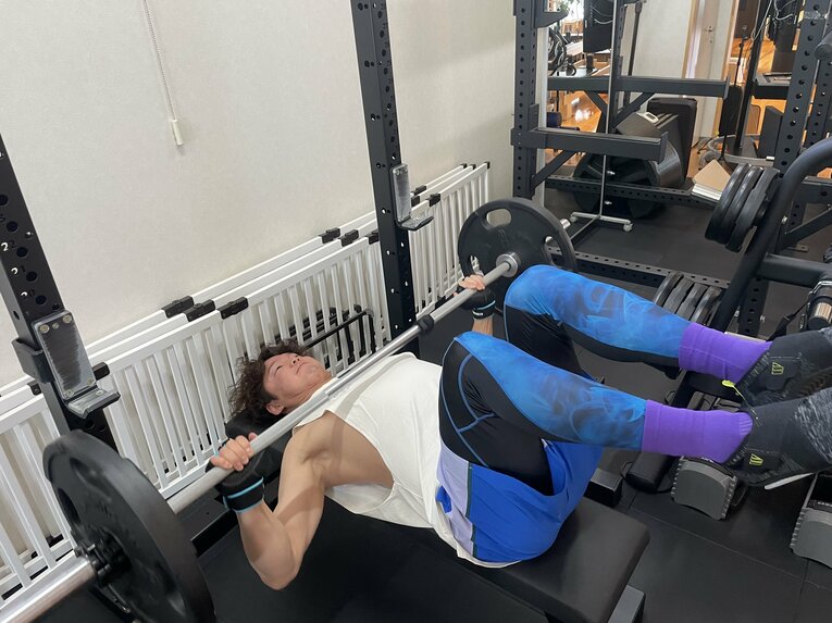 ピラティスと組み合わせてウェイトも行なっていく　©Takashi Ishizuka