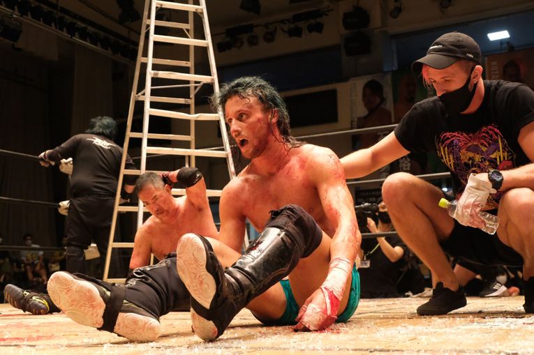 デスマッチファイター・ドリューは血がドクドク流れても試合を止めなかった 「ケガある、傷ある。でもやる。大好きだから」(27)